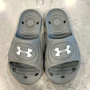 Under Armour Slides - Kids size 1